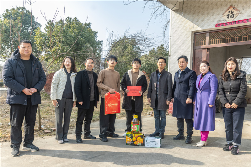 1月，客来福赴寿县保义镇开展新春慰问活动。